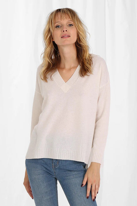Minnie Rose Cashmere Long and Lean V-Neck Sweater - White