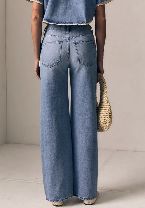 Le jean Crochet Trim Column Jeans - Whisper Blue